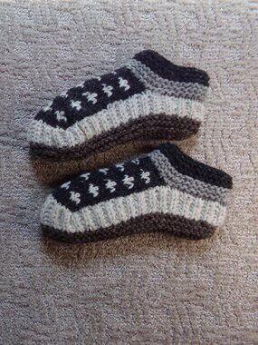 Knitted Slipper Socks 100% Wool Stretchy Fabric Lined Gray Design Large Quality
